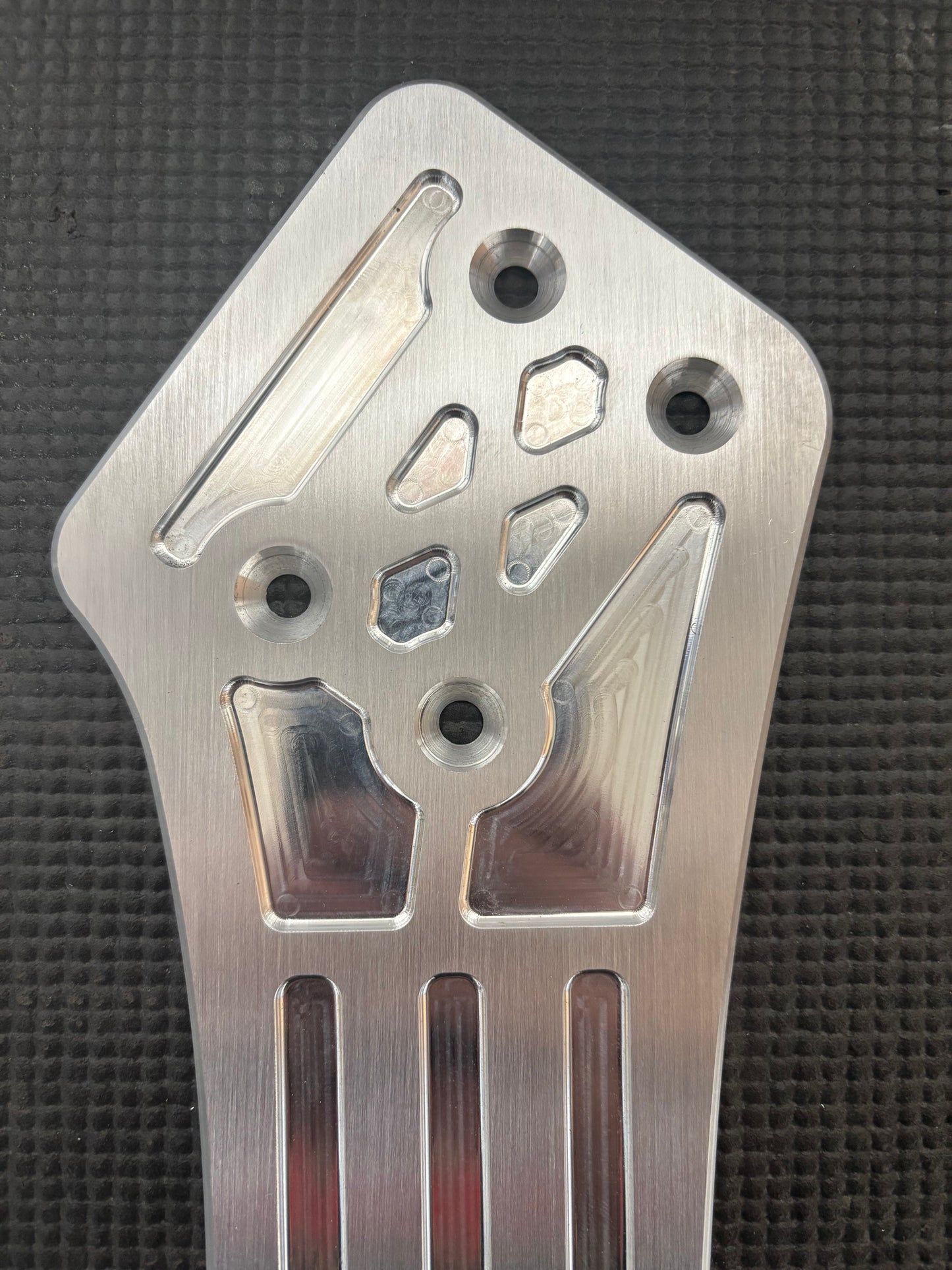 GT40 Clamshell Brace